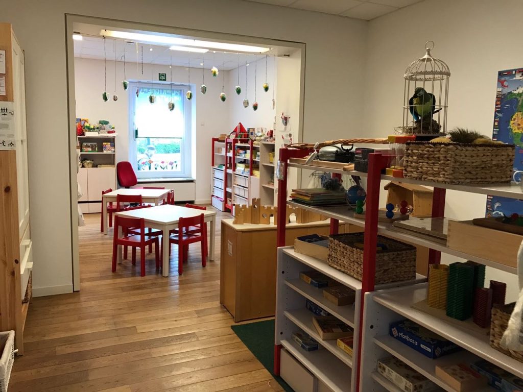 PuA - Gruppenraum vorne mit Spielmaterial